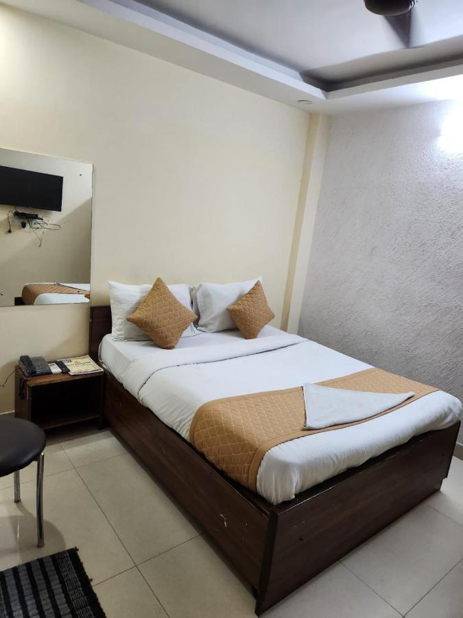 Hotel Cozy Cave New Delhi Eksteriør billede
