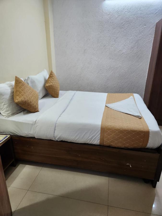 Hotel Cozy Cave New Delhi Eksteriør billede