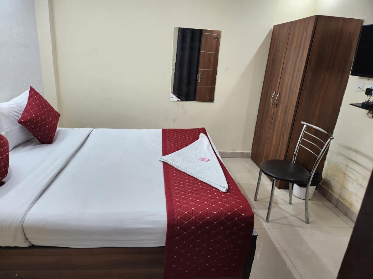 Hotel Cozy Cave New Delhi Eksteriør billede