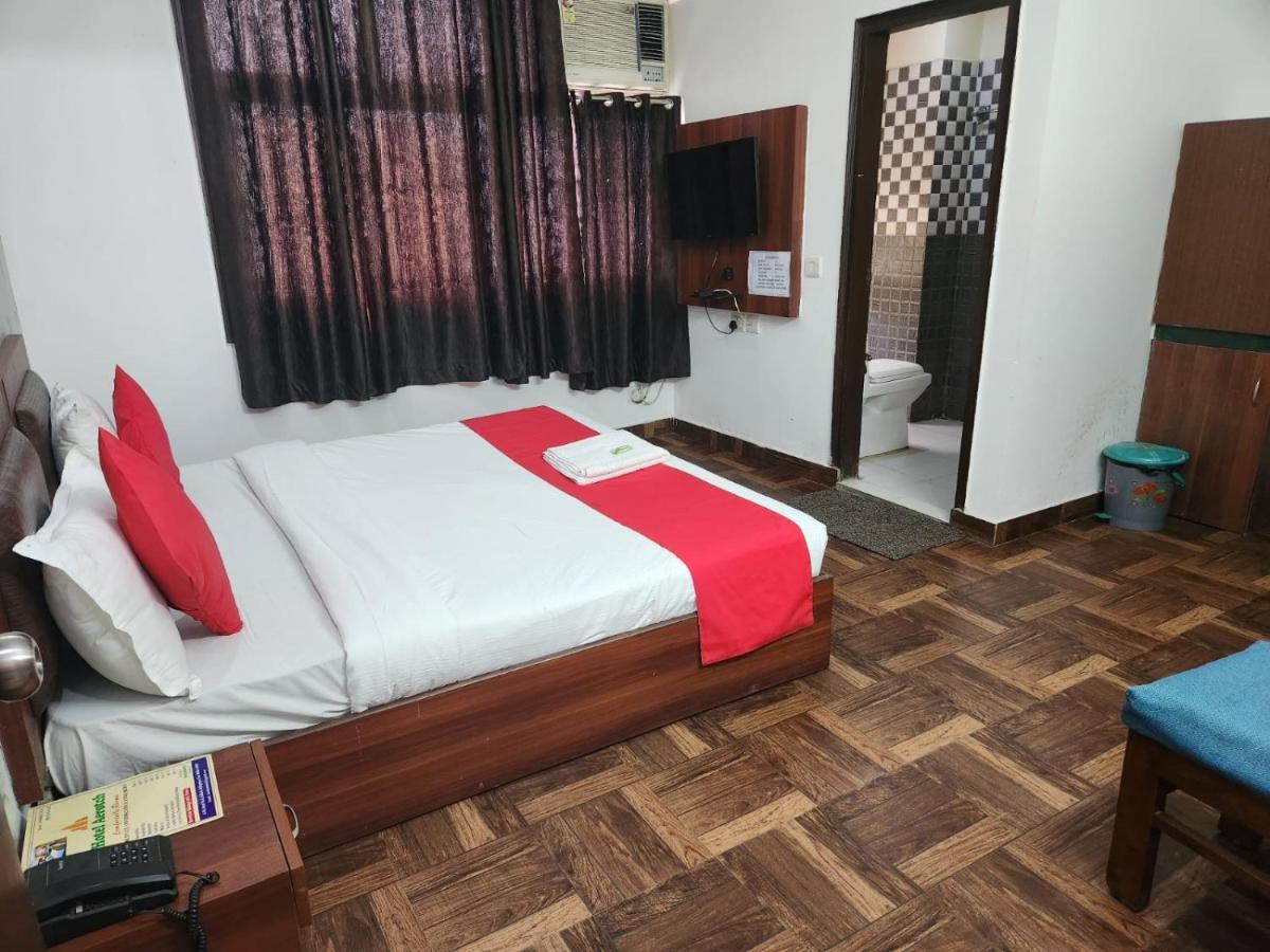 Hotel Cozy Cave New Delhi Eksteriør billede