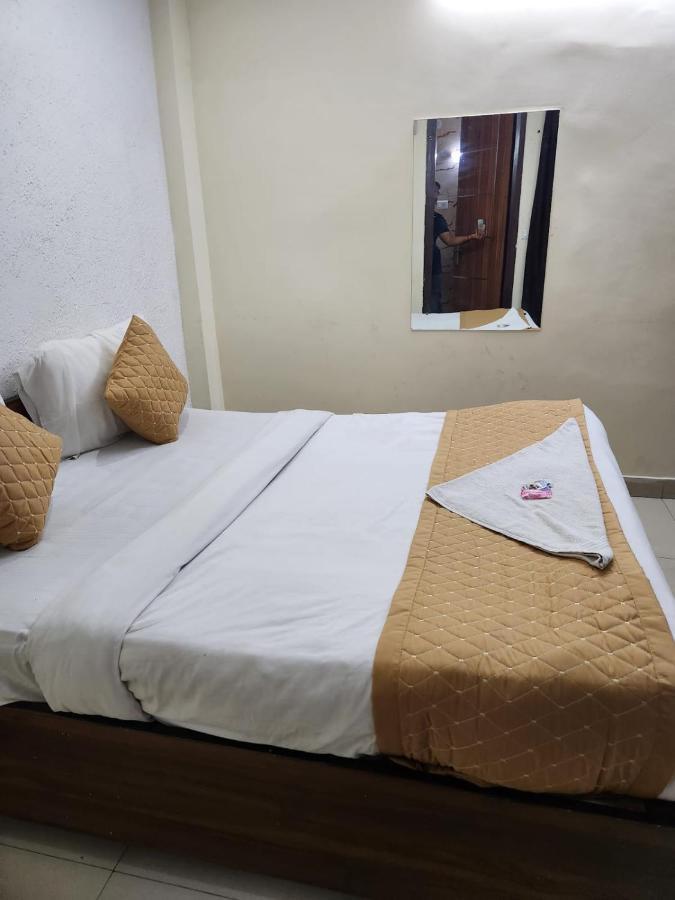 Hotel Cozy Cave New Delhi Eksteriør billede