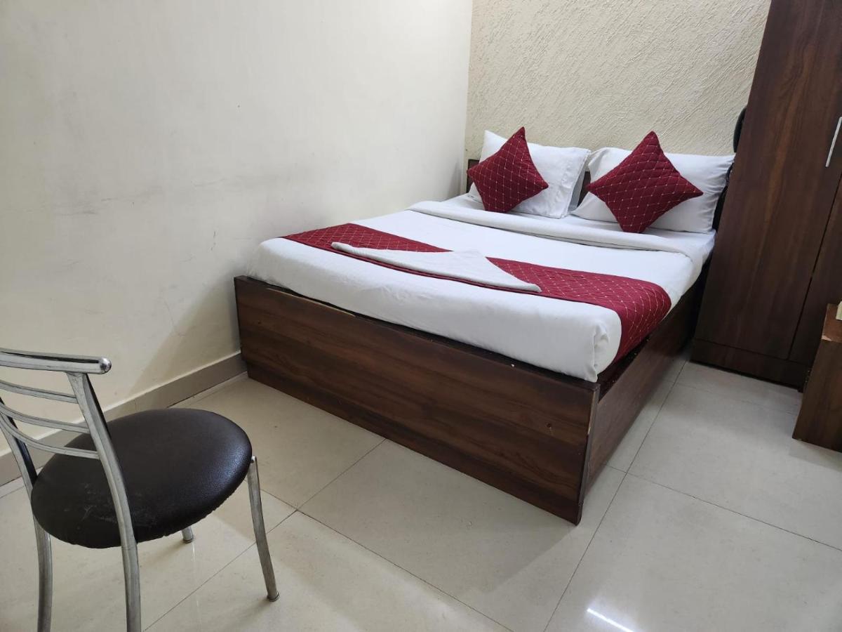 Hotel Cozy Cave New Delhi Eksteriør billede