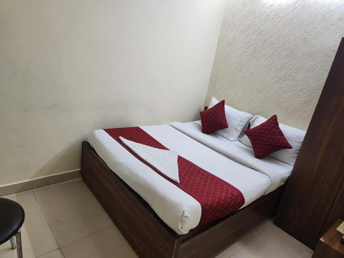 Hotel Cozy Cave New Delhi Eksteriør billede