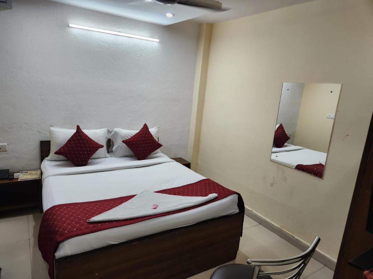Hotel Cozy Cave New Delhi Eksteriør billede