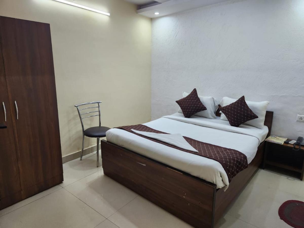 Hotel Cozy Cave New Delhi Eksteriør billede