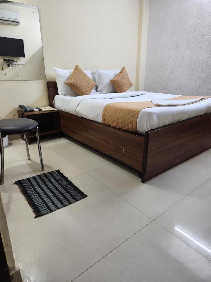 Hotel Cozy Cave New Delhi Eksteriør billede
